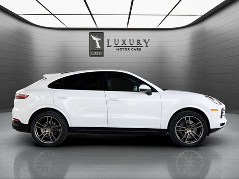Used 2021 Porsche Cayenne Coupe w/ Premium Package AWD/4WD image 9
