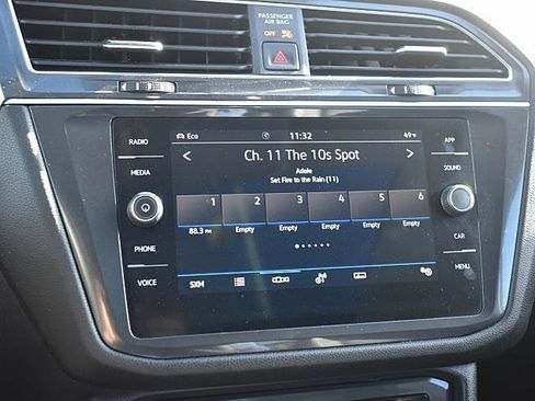 Used 2023 Volkswagen Tiguan SE w/ Panoramic Sunroof Package image 17