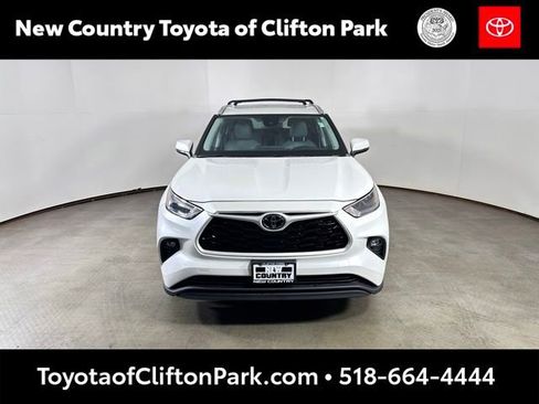 Used 2023 Toyota Highlander XLE AWD/4WD image 8