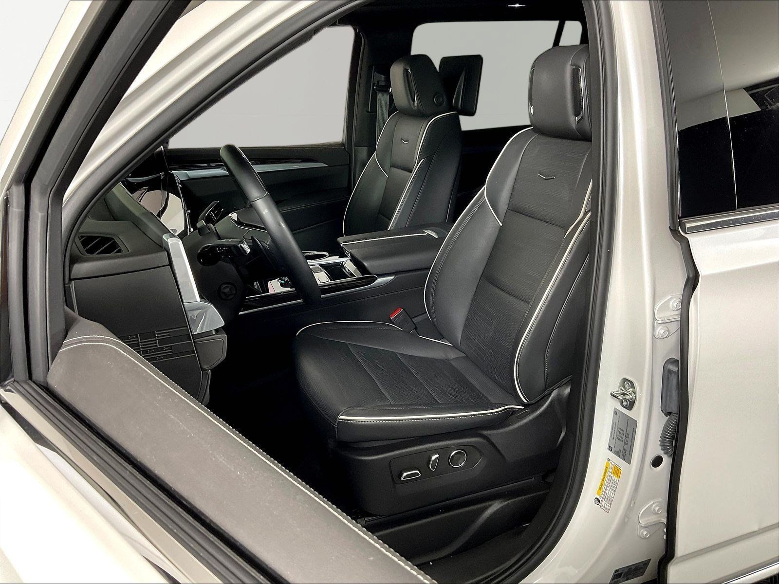 Used 2025 Cadillac Escalade ESV Premium Luxury w/ Touring Package AWD/4WD image 21