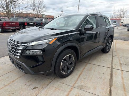 Used 2024 Nissan Rogue SV AWD/4WD image 6
