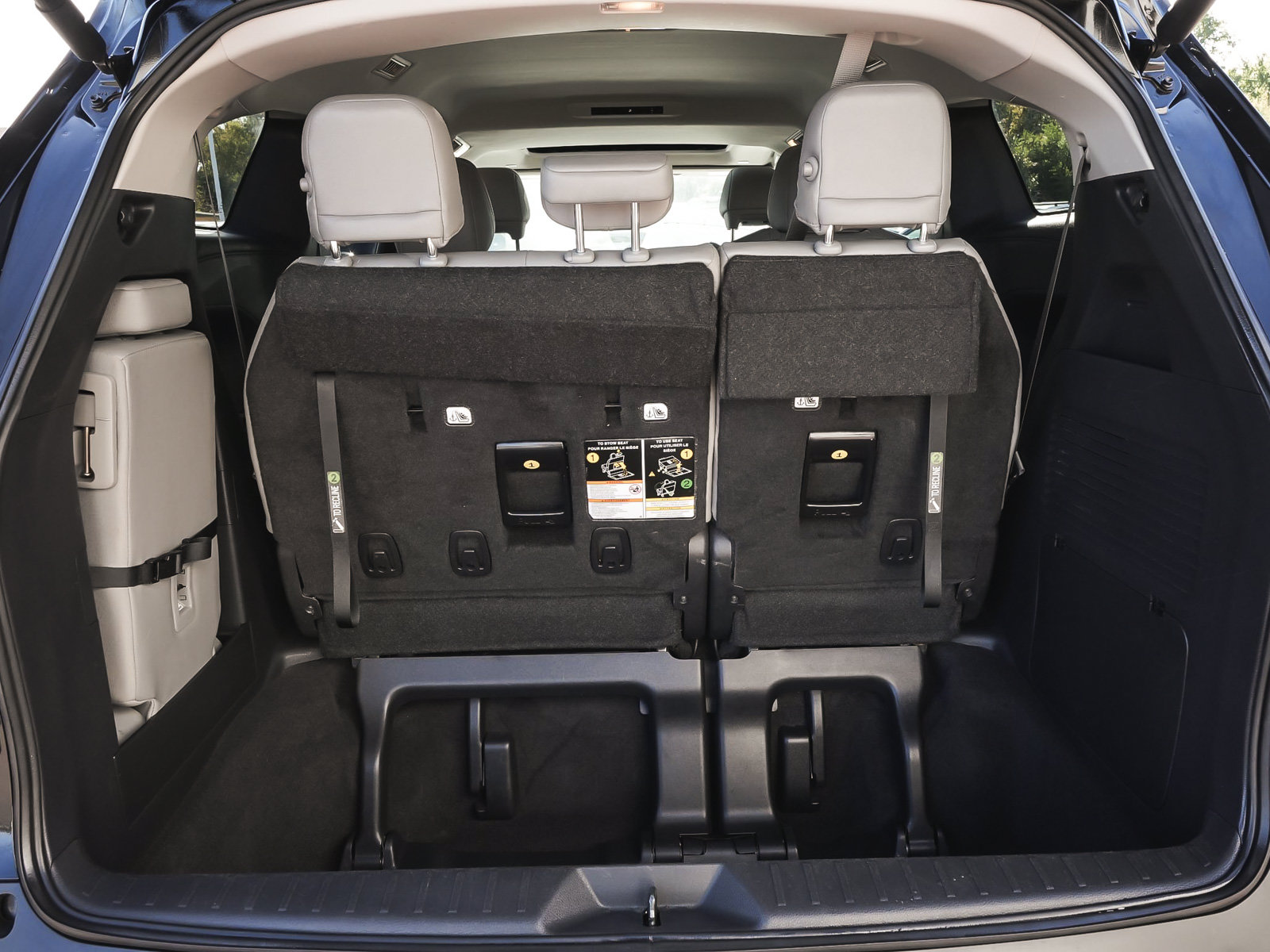 Used 2025 Toyota Sienna XLE FWD image 48