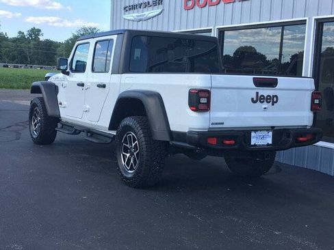 Used 2024 Jeep Gladiator Rubicon w/ Technology Group AWD/4WD image 5