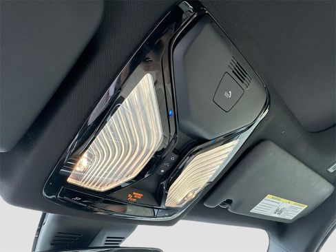 Used 2023 BMW 330i Sedan w/ Premium Package image 13