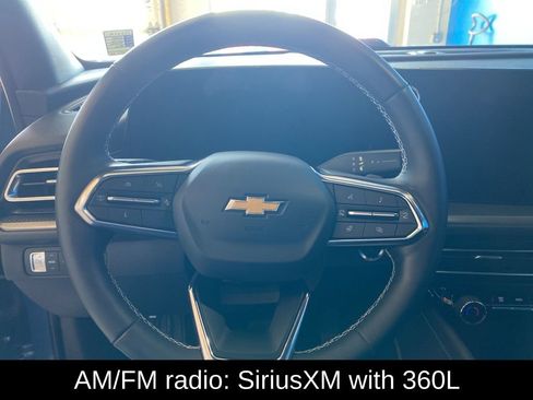 Used 2025 Chevrolet Traverse LT image 6