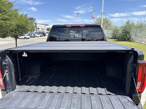 Used 2023 GMC Sierra 1500 SLT w/ SLT Premium Plus Package AWD/4WD image 21