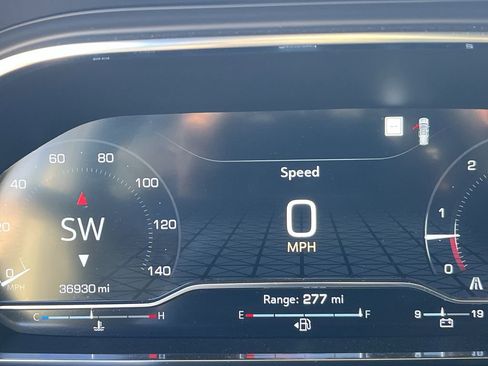 Used 2022 GMC Yukon XL SLT w/ SLT Luxury Package image 15