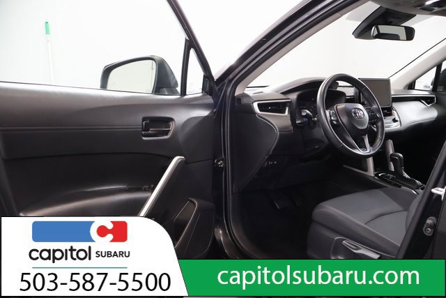 Used 2025 Toyota Corolla Cross LE FWD image 8