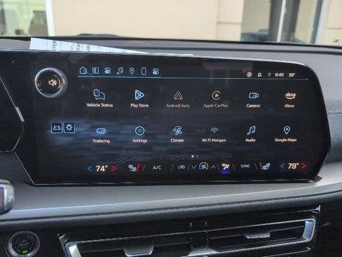 Used 2025 Chevrolet Traverse LT image 21