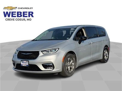 Used 2024 Chrysler Pacifica Limited