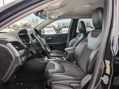 Used 2016 Jeep Cherokee Trailhawk w/ Cold Weather Group image 13