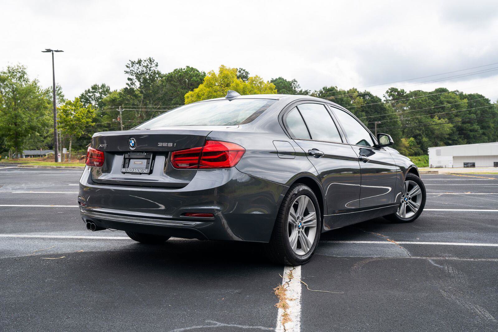 Used 2016 BMW 328i xDrive Sedan AWD/4WD image 2