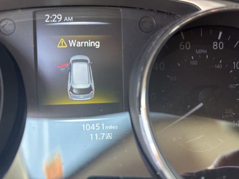 Used 2014 Nissan Rogue SV w/ SV Family Package image 2