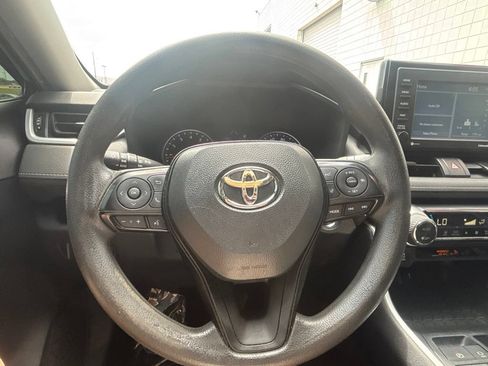 Used 2020 Toyota RAV4 XLE FWD image 19