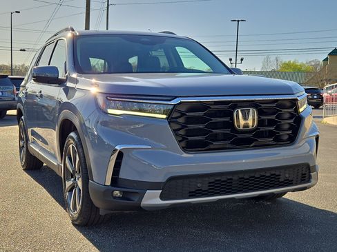 Used 2024 Honda Pilot Touring image 5