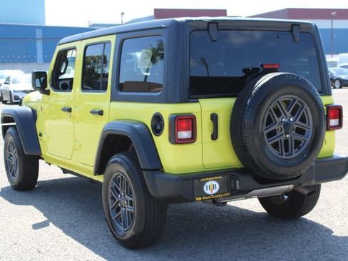 Used 2024 Jeep Wrangler Unlimited Sport AWD/4WD image 3