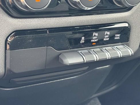 New 2026 RAM 1500 Express AWD/4WD image 27