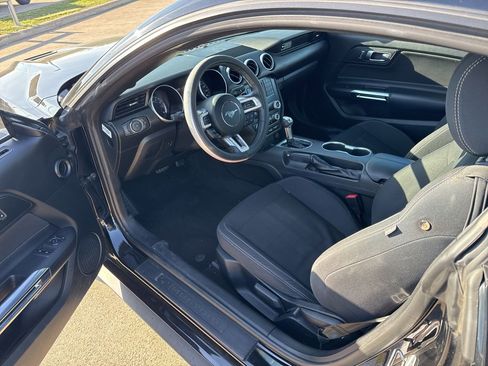 Used 2020 Ford Mustang Ecoboost image 18