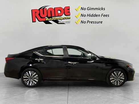 Used 2024 Nissan Altima 2.5 SV FWD image 13