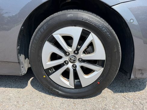 Used 2018 Toyota Prius Two w/ Prius Two Safety Plus Package FWD image 11