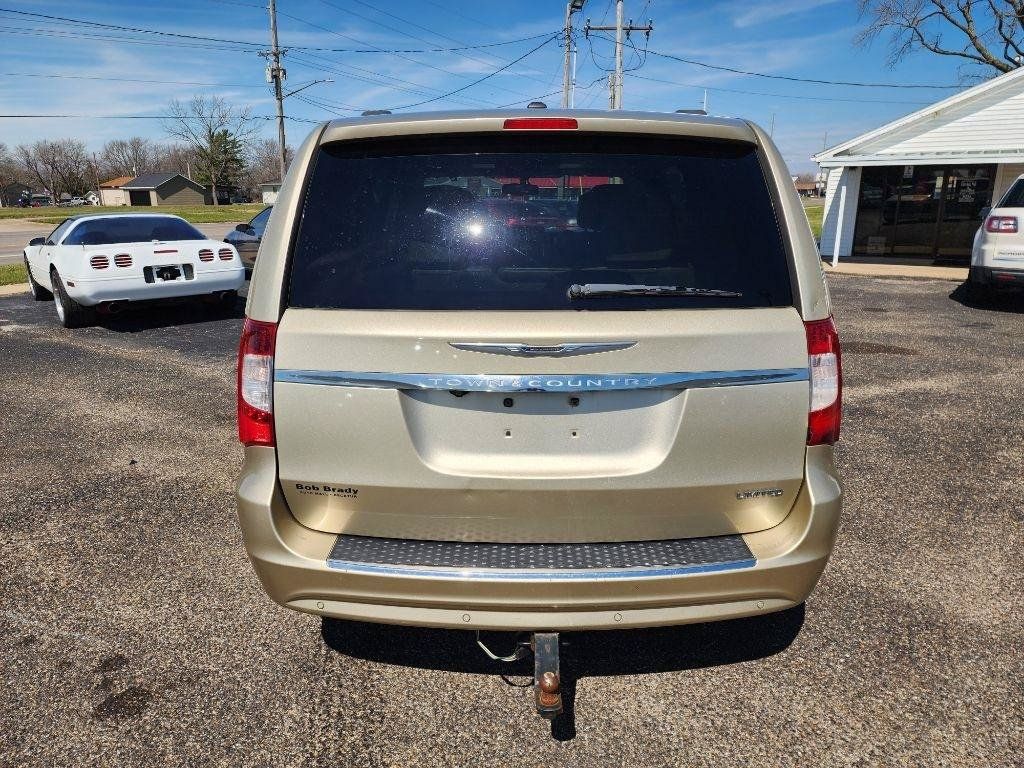 Used 2012 Chrysler Town & Country Limited w/ Luxury Group FWD image 6