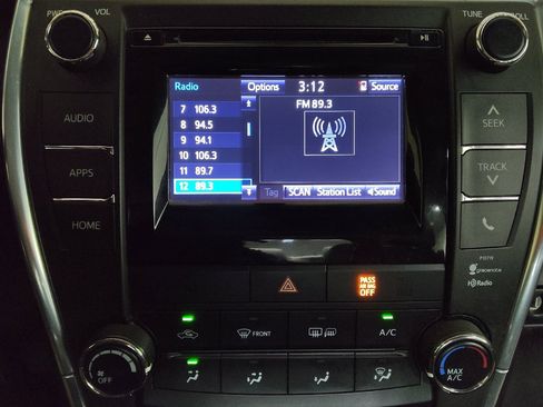 Used 2015 Toyota Camry SE FWD image 25