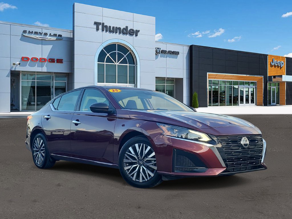 Used 2025 Nissan Altima 2.5 SV FWD image 1