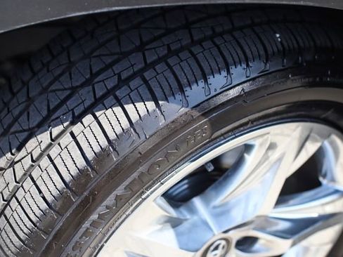 Used 2017 Toyota Highlander Limited w/ Carpet Mat Package image 69