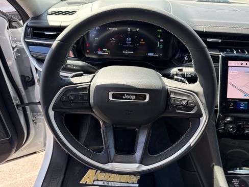 Used 2022 Jeep Grand Cherokee Limited 4xe AWD/4WD image 17