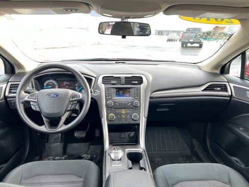 Used 2018 Ford Fusion SE image 19