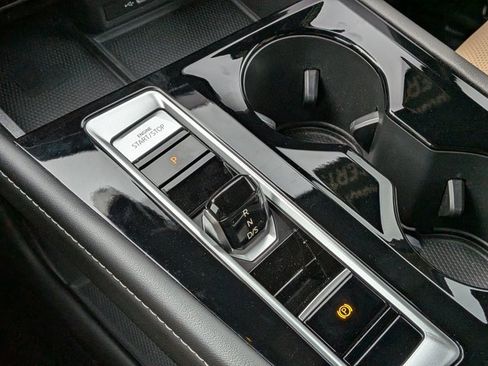 Used 2024 Volkswagen Atlas Cross Sport SE image 12