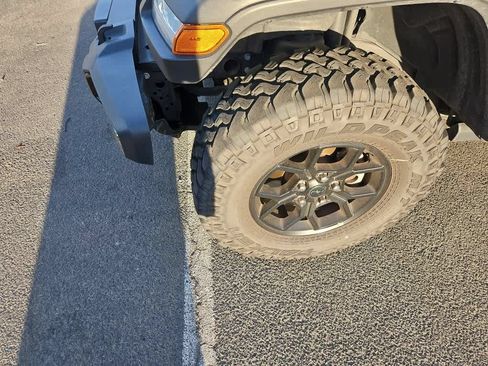 Used 2025 Jeep Wrangler Unlimited Sport AWD/4WD image 3