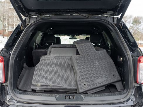 Used 2020 Ford Explorer XLT w/ Equipment Group 202A image 9