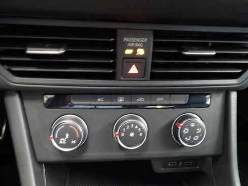 Used 2023 Volkswagen Jetta Sport image 32