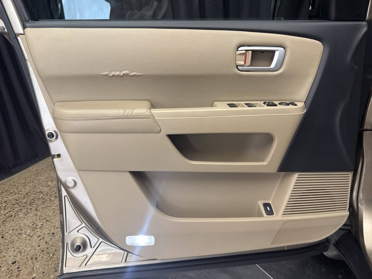 Used 2011 Honda Pilot EX-L image 10