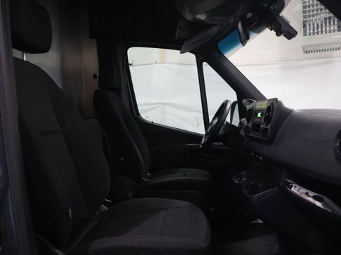 Used 2019 Mercedes-Benz Sprinter 144 image 9
