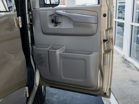 Used 2013 Chevrolet Express 3500 LS image 25