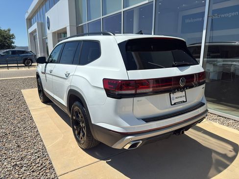 New 2025 Volkswagen Atlas Peak Edition SE image 6