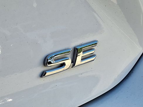 Used 2025 Toyota Camry SE FWD image 4