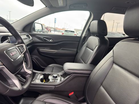 Certified 2022 GMC Acadia SLT w/ Preferred Package image 27