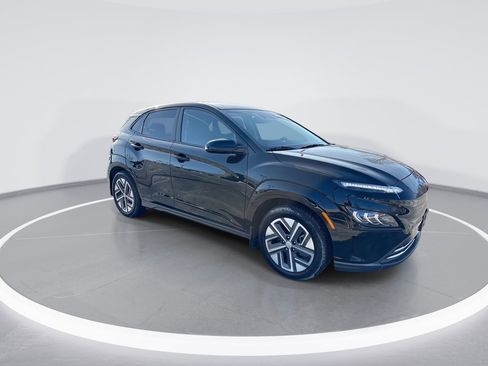 Used 2023 Hyundai Kona Limited w/ Cargo Package FWD image 2