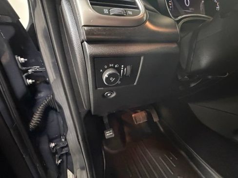 Used 2018 Jeep Grand Cherokee Altitude AWD/4WD image 21
