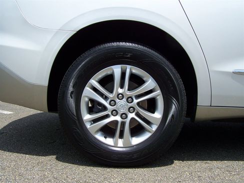 Used 2021 Buick Enclave Essence FWD image 29