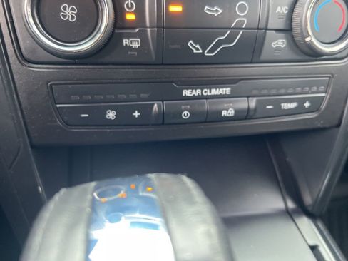 Used 2018 Ford Explorer XLT image 56