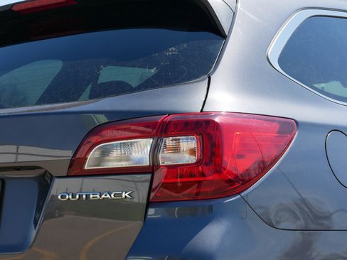 Used 2018 Subaru Outback 2.5i Premium AWD/4WD image 17