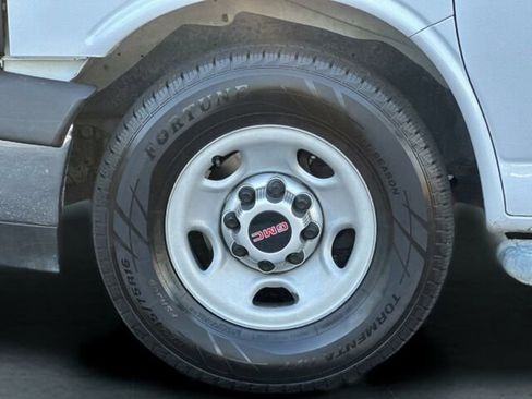 Used 2017 GMC Savana 2500 image 28