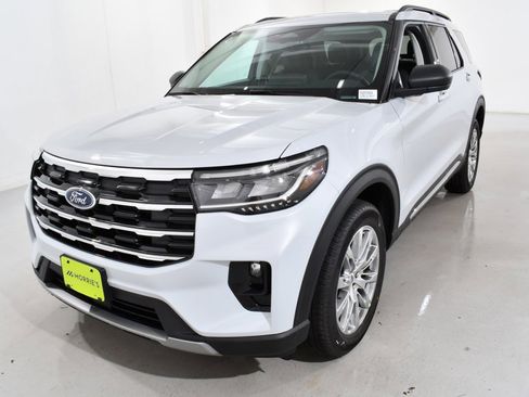 New 2025 Ford Explorer Active w/ Active Comfort Package image 2