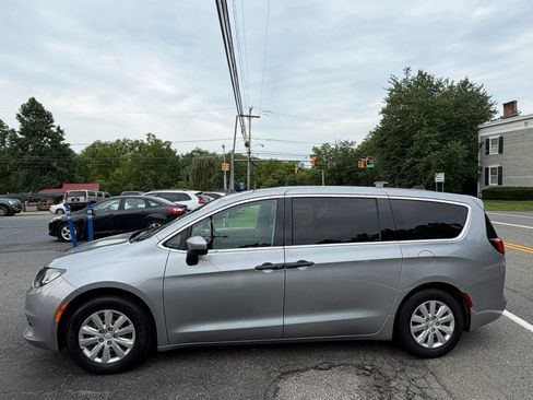 Used 2020 Chrysler Voyager L FWD image 8