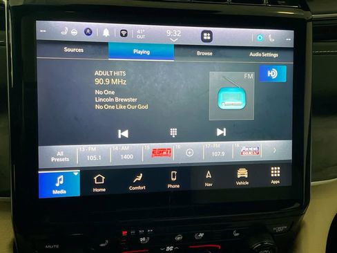 Used 2023 Jeep Grand Cherokee L Limited w/ Luxury Tech Group II image 16