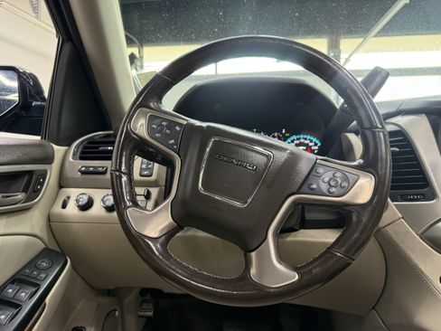 Used 2019 GMC Yukon Denali w/ Denali Ultimate Black Edition AWD/4WD image 19